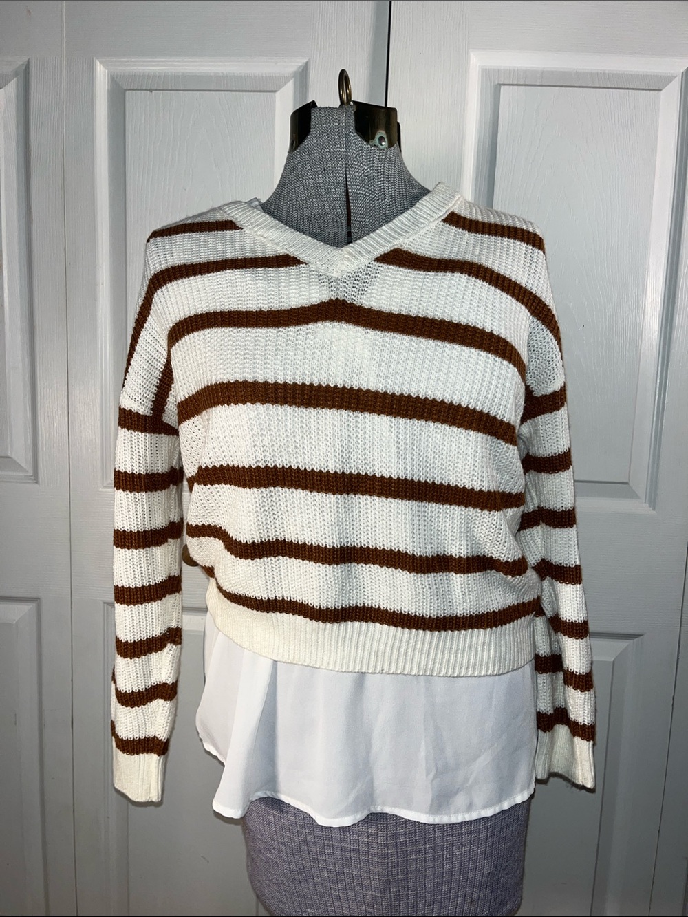 Striped V-Neck Crop Sweater in White and Brown